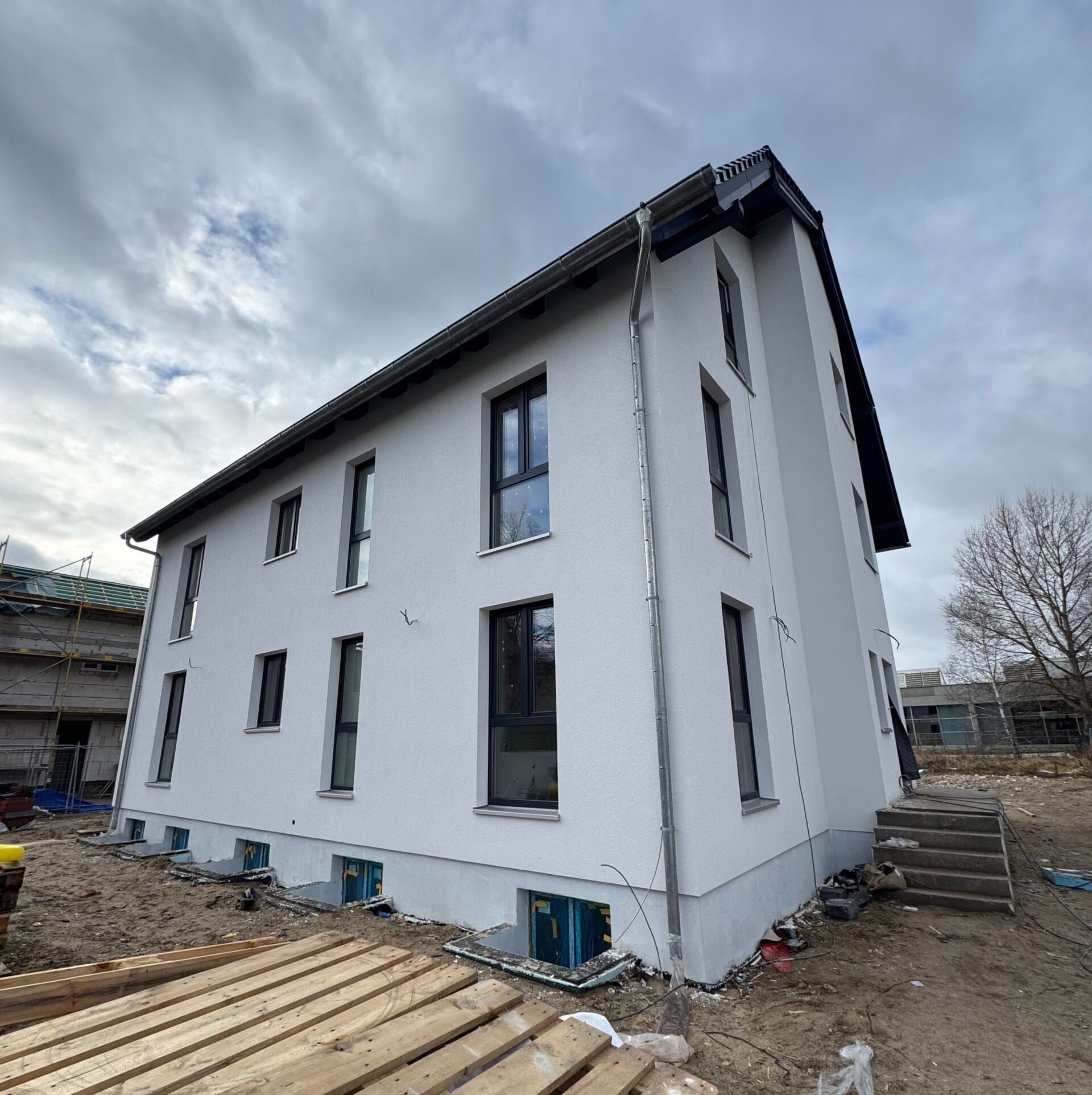 Neues, modernes Haus im Bau.